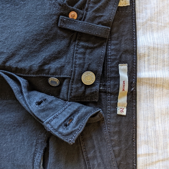 Ripped Black Levi Jeans - Picture 2 of 3